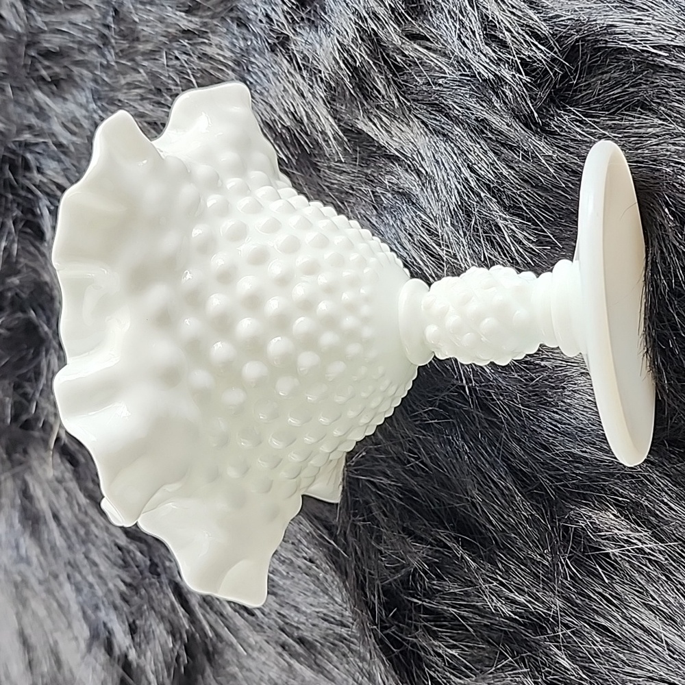 FENTON LARGE WHITE MILK GLASS HOBNAIL COMPOTE PEDESTAL DISH . - Picture 3 of 7